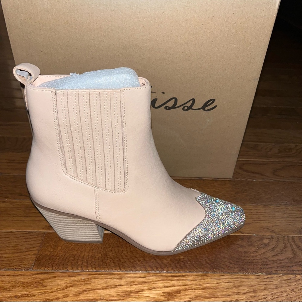 Matisse Pink Ankle Boots with Silver Accents - Picture 3 of 12